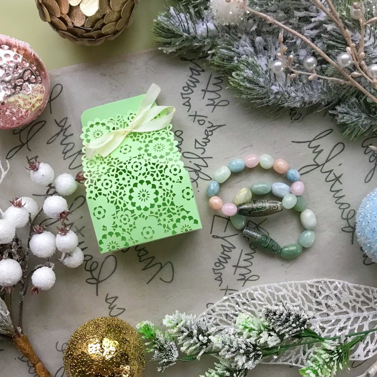 Подарочный браслет из натуральных камней с бузиной «Дзи»